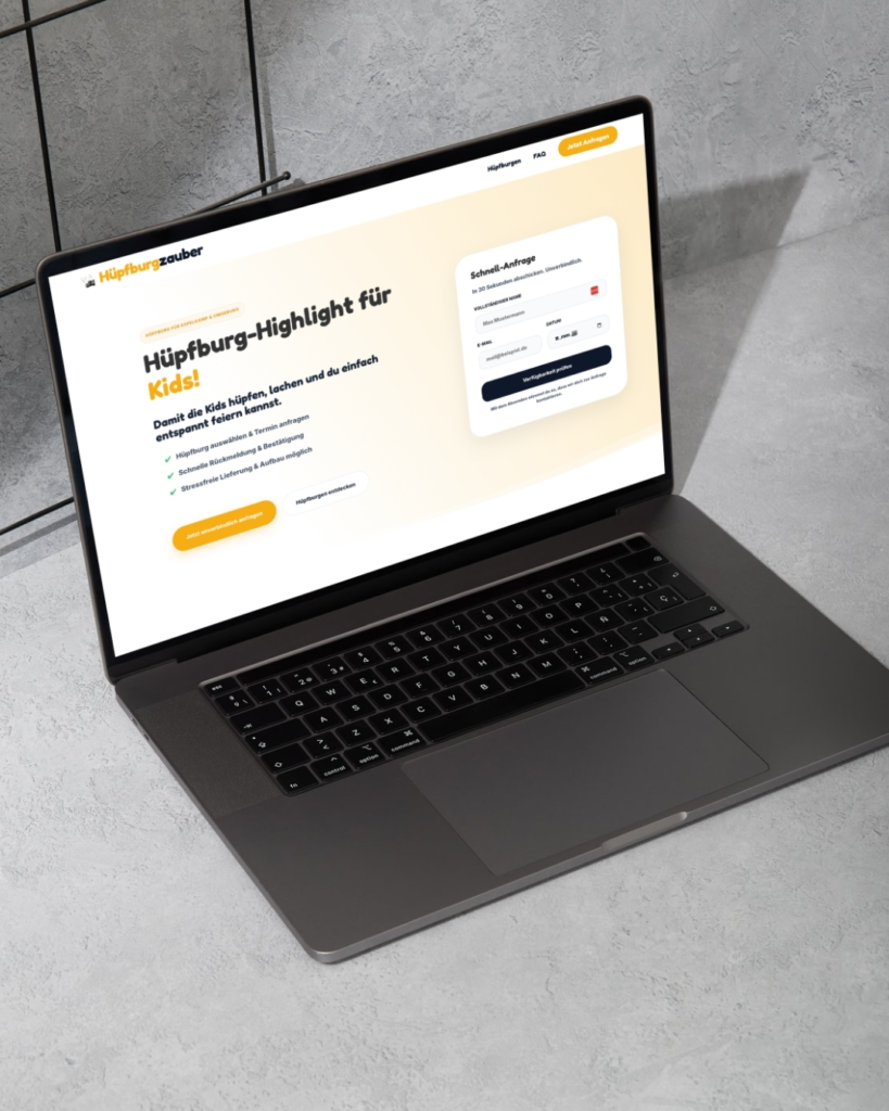 Notebook mit einem Bild einer Website